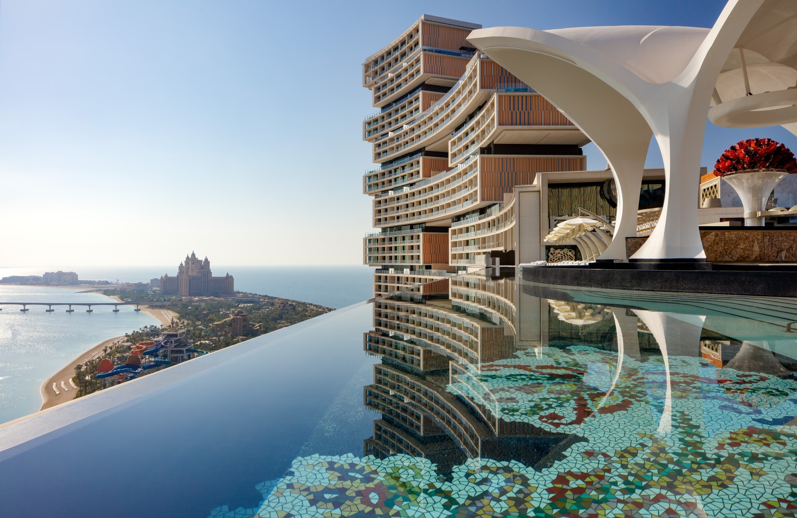 Cloud 22 - rooftop pool of Atlantis The Royal 5* hotel